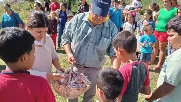 En honor a la Cruz, familia de Ybycuí faenó su vaca y repartió a toda su comunidad