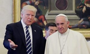 Donald Trump causa polémica al compartir foto vestido de Papa: ¡mirá  la foto!