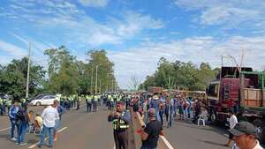 Tregua de cañicultores: suspenden caravana de máquinas hasta la llegada del presidente Santiago Peña - Nacionales - ABC Color