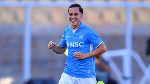 Versus / Napoli supera al Lecce y se afianza en la cima de la Serie A