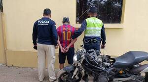 Quiso “chulear” a la Policía pero lo agarraron: se llevó una motaza de más de 150 palos
