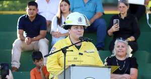 La Nación / Asumió hoy la primera mujer presidente de los Bomberos Voluntarios del Paraguay
