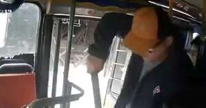 La Nación / El hombre que asaltó un colectivo a punta de machete fue detenido en Capiatá