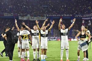 Olimpia conquista la Nueva Olla con agónico triunfo en el superclásico - Fútbol - ABC Color