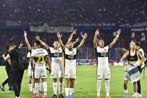 Olimpia conquista la Nueva Olla con agónico triunfo en el superclásico - Fútbol - ABC Color