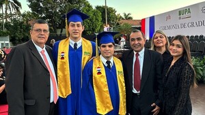 Rompiendo barreras: No vidente es medalla de oro en Ingeniería