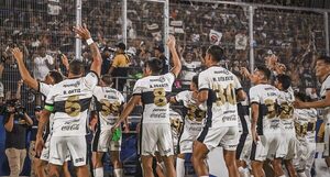 Versus / La Nueva Olla, la alfombra roja de Olimpia