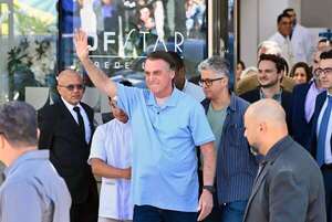 Bolsonaro sale del hospital luego de tres semanas internado - Mundo - ABC Color