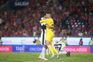 Versus / Bustos reveló el motivo por el que se jugó por Olveira en el clásico
