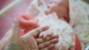 Crecen los nacimietos en España, con más embarazos a los 50 años y menos de menores de edad