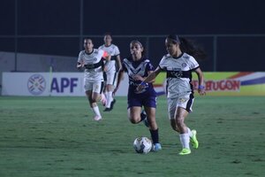 Olimpia goleó a Ameliano y sigue como solitario líder en el futbol femenino - 1000 Noticias