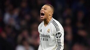 Versus / El Real Madrid sufre pero se aferra a la Liga con doblete de Mbappé