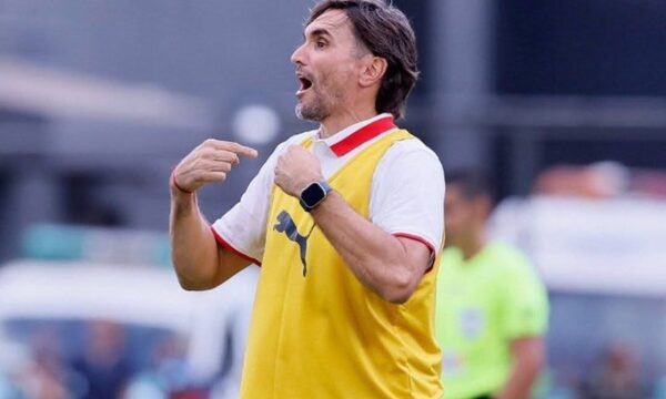 Continuidad de Martínez depende de juego contra Palmeiras