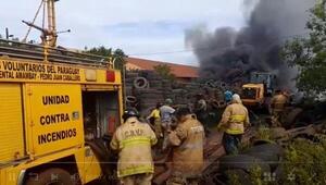 Incendio arrasó un local de neumáticos en la “Terraza”