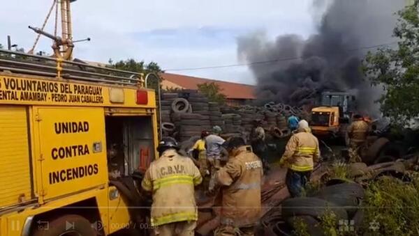 Incendio arrasó un local de neumáticos en la “Terraza”