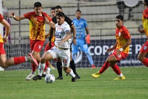 Versus / Ameliano prevalece en barrio Obrero con Miguel Martínez como gran figura