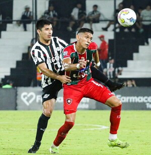 Libertad hipoteca el liderato con otro empate