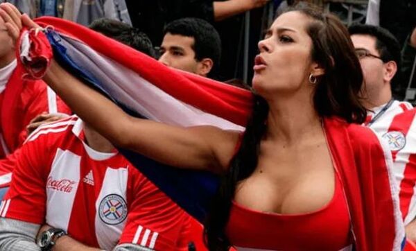 Larissa Riquelme: La foto que la lanzó al estrellato mundial es expuesta en un museo