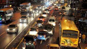 Colapso vial: 78% de viajes urbanos se hacen en autos y motos, señala BM