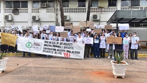 Piden que residencia de médicos no signifique agotamiento extremo