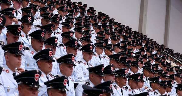 La Nación / Cuerpo policial alcanzó 33.000 agentes con el gobierno de Peña