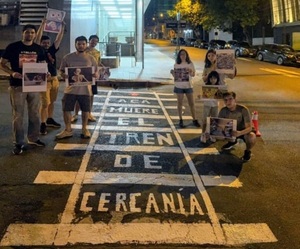 «Acá muere el Tren de Cercanías», el mensaje de activistas por el transporte público