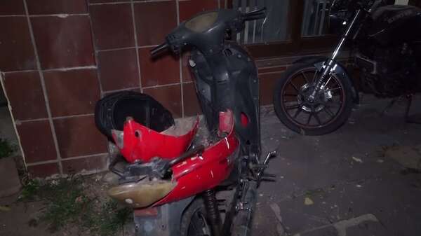Detienen a dos adictos por robo de moto tras persecución policial - Policiales - ABC Color