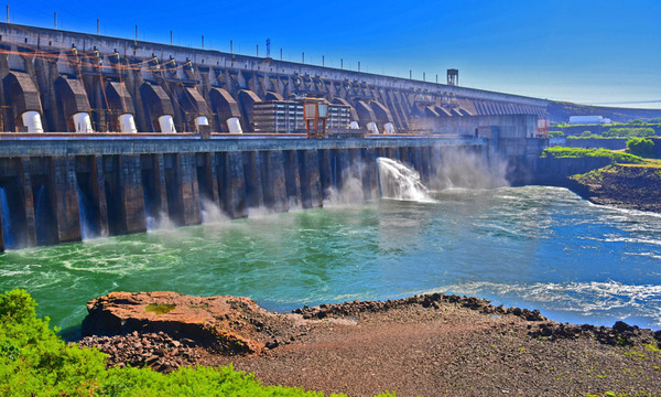 Itaipú planea la instalación de una megaplanta solar flotante para enfrentar crisis energética - OviedoPress