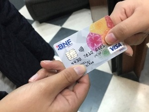 El MEF inició bloqueo de tarjetas a jubilados sin censo