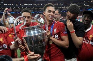 Versus / Alexander-Arnold deja el Liverpool, ¿destino Real Madrid?