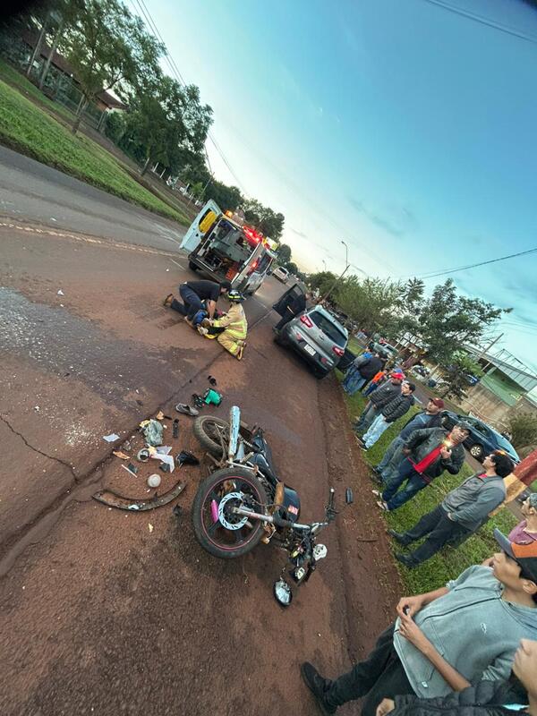 Motociclista herido tras choque en la Ruta PY06 en María Auxiliadora