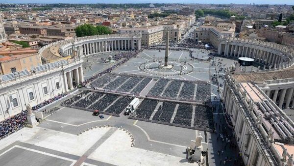Roma sigue su vida normal mientras esperan la elección del nuevo Papa - 1000 Noticias
