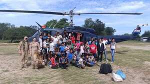 Vuelos de helicópteros: evacuan a personas y transportan mercaderías a poblaciones y estancias en Alto Paraguay - Noticias del Chaco - ABC Color