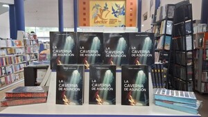Periodista y docente lanza primera novela: La caverna de Asunción