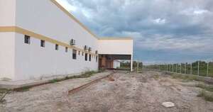 La Nación / Futuro hospital de Fuerte Olimpo está rodeado de agua por falta de drenaje, aseguran