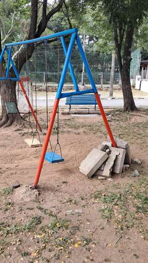 Parque infantil en completo abandono - Crónicas Ciudadanas - ABC Color
