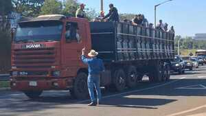 Cañicultores siguen movilizados a la espera de una reunión con Santiago Peña