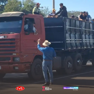 CAÑICULTORES MANTIENEN PROTESTA EN RUTA PY02 A LA ESPERA DE REUNIÓN CON SANTIAGO PEÑA - TVS