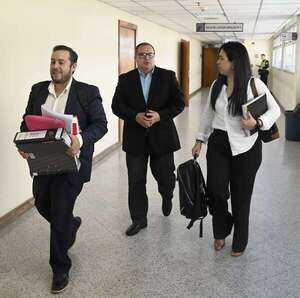 Se inició juicio oral contra Carlos Granada por supuesto acoso sexual y otros hechos - Nacionales - ABC Color