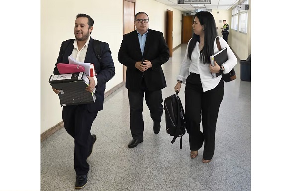 Inicia juicio oral contra Carlos Granada por presunto acoso sexual