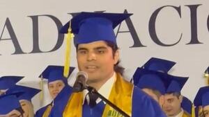 Joven no vidente se graduó con Medalla de Oro: "El trabajo duro es la clave"