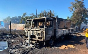 Intervención tras quema de basura e incendio de camión y piscina