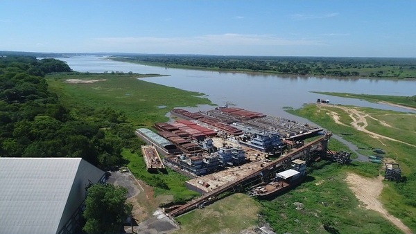 Denuncian embarcaciones abandonadas en el río Paraguay