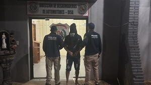 Detienen a un hombre por simular el robo de su vehículo en Lambaré