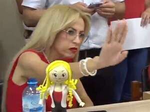 Tras filtración de chats, Carolina González huyó de la Municipalidad de Lambaré - Nacionales - ABC Color