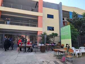 Padres piden clausura de la escuela San Francisco ante mal estado de infraestructura  - Nacionales - ABC Color