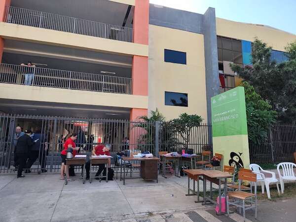 Padres piden clausura de la escuela San Francisco ante mal estado de infraestructura - Nacionales - ABC Color