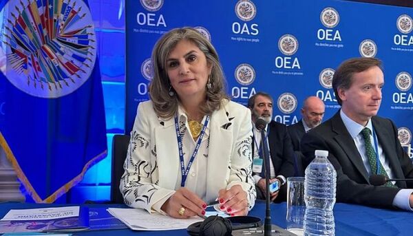 Por primera vez una mujer tiene alto cargo en la OEA: ¿Quién es Laura Gil?