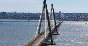 La Nación / Conductor atropelló control aduanero y huyó a Argentina