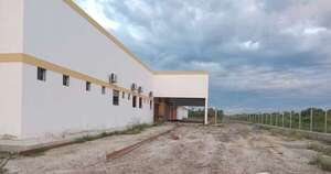 La Nación / Futuro hospital, rodeado de agua por falta de drenajes